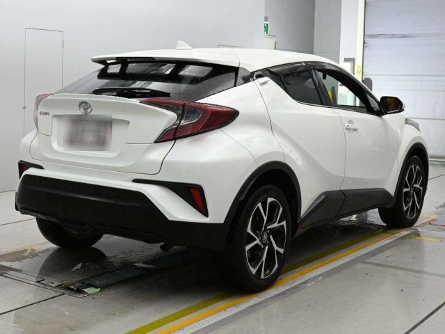 Toyota C-HR 2018 7924351-1
