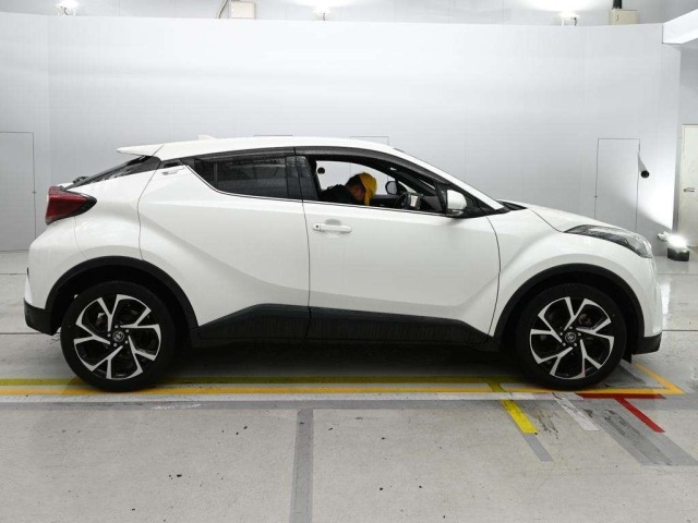 Toyota C-HR 2018 7924351-3