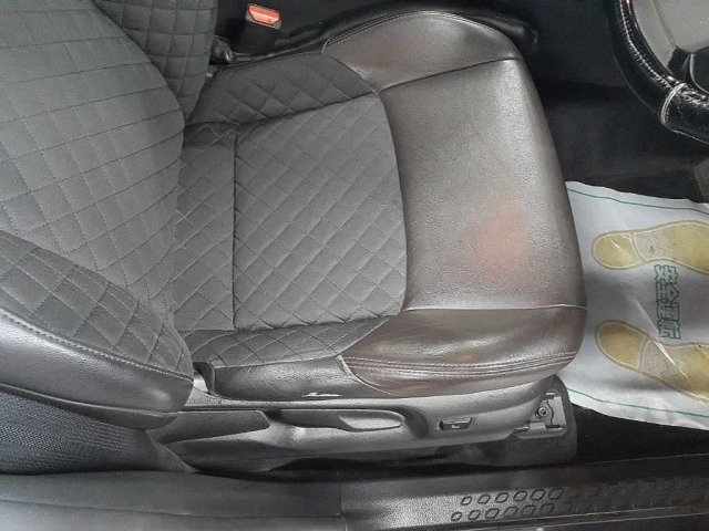 Toyota C-HR 2019 7924353-10