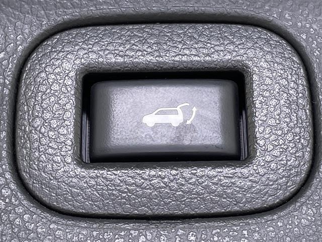 Nissan ELGRAND 2022 7921912-19