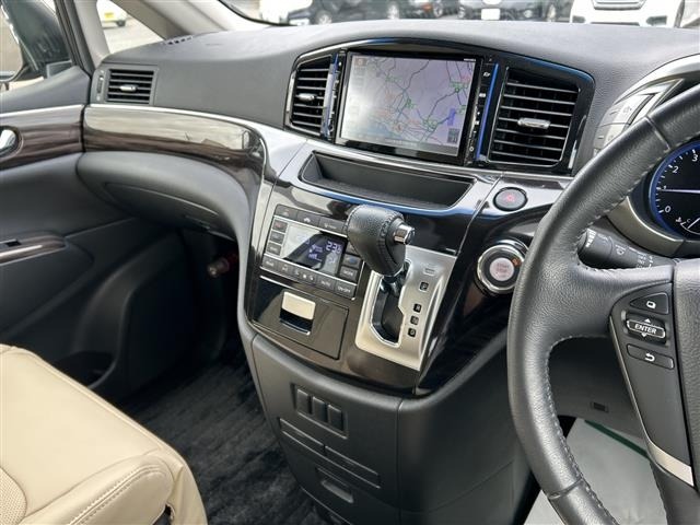 Nissan ELGRAND 2016 7921924-3