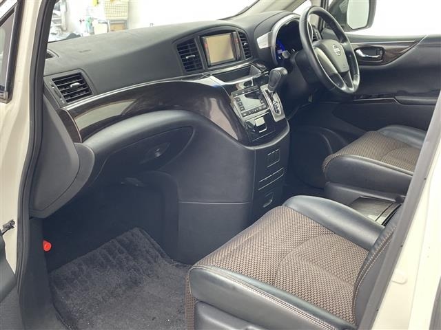 Nissan ELGRAND 2011 7921945-9
