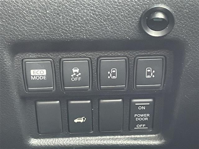 Nissan ELGRAND 2012 7921968-3