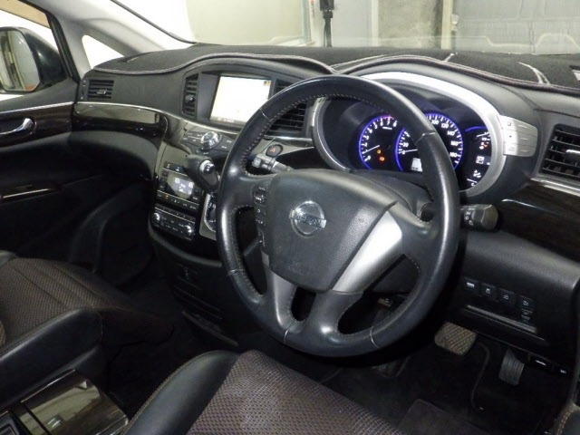 Nissan ELGRAND 2010 7922049-3