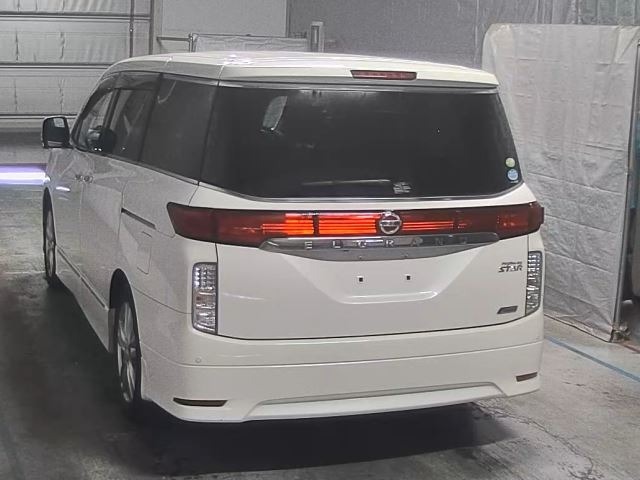 Nissan ELGRAND 2011 7922090-8