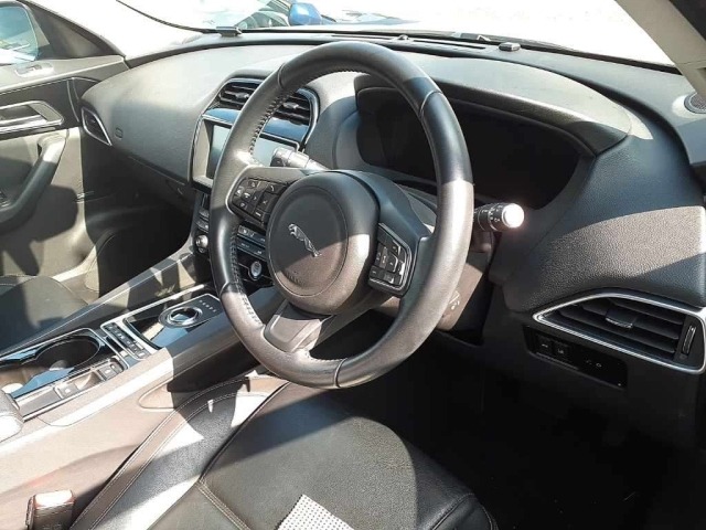 Jaguar F-PACE 2017 7911144-7