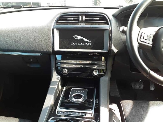 Jaguar F-PACE 2017 7911144-9