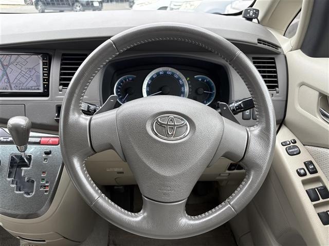 Toyota ISIS 2009 7916229-10