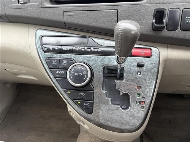 Toyota ISIS 2009 7916229-11
