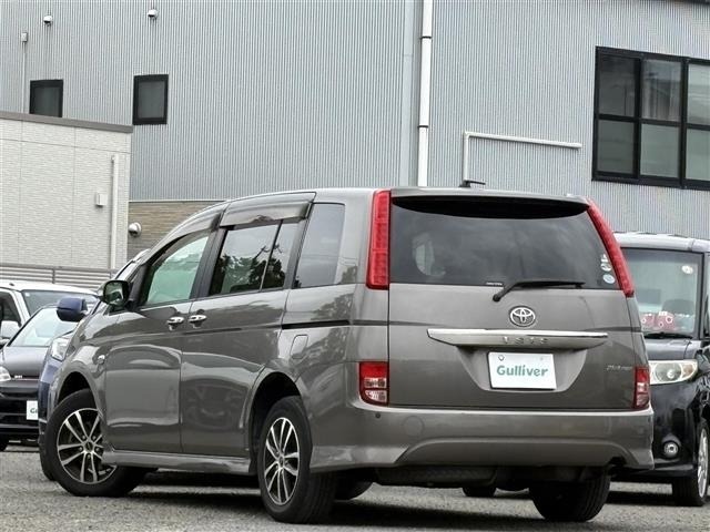 Toyota ISIS 2009 7916229-13