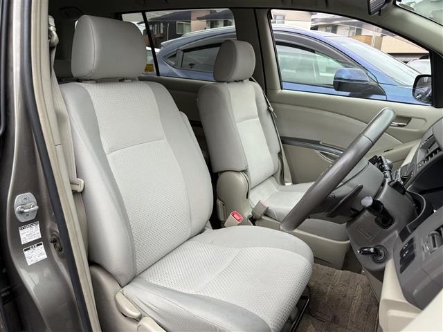 Toyota ISIS 2009 7916229-2