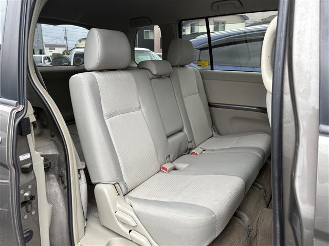 Toyota ISIS 2009 7916229-6