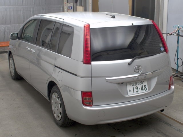 Toyota ISIS 2010 7916298-1