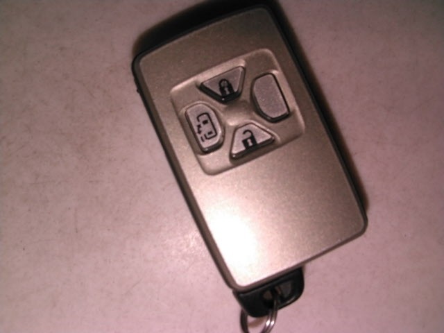 Toyota ISIS 2010 7916298-10