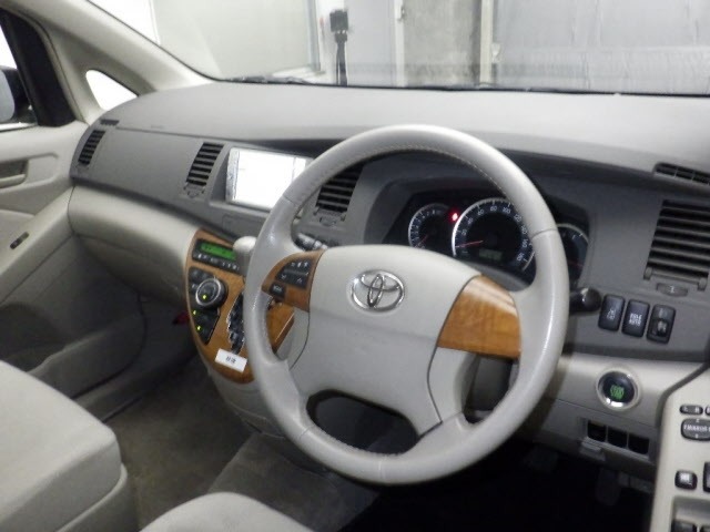 Toyota ISIS 2010 7916298-3