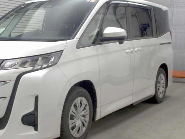 Toyota NOAH 2022 7923769-4