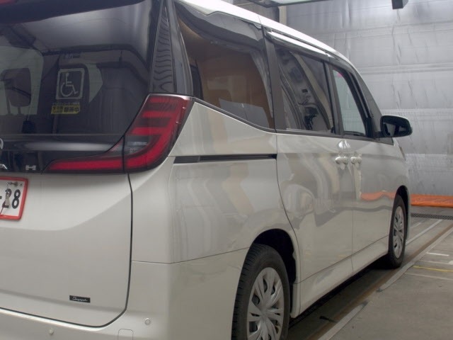 Toyota NOAH 2022 7923769-5