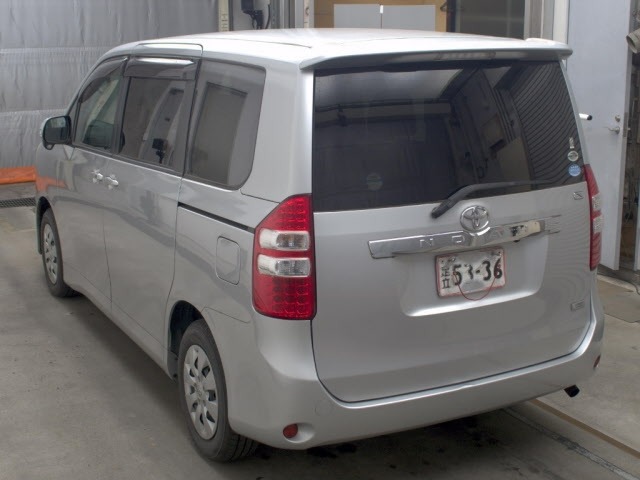 Toyota NOAH 2010 7923779-1