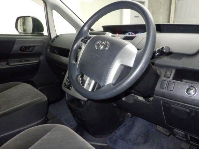 Toyota NOAH 2010 7923779-3