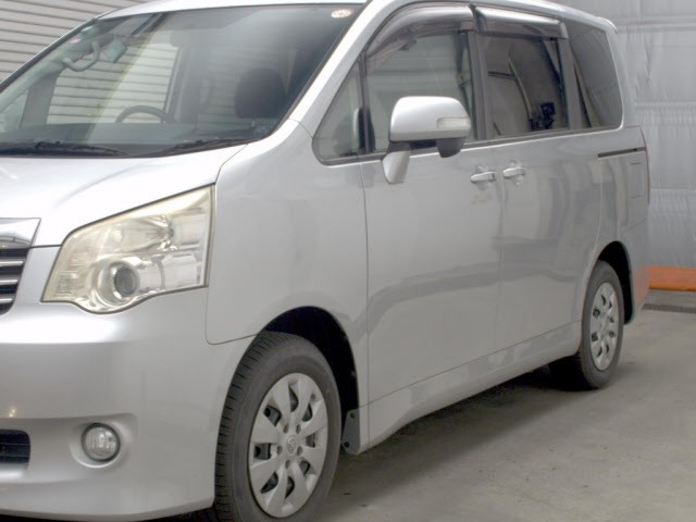 Toyota NOAH 2010 7923779-4