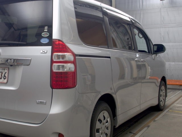 Toyota NOAH 2010 7923779-5