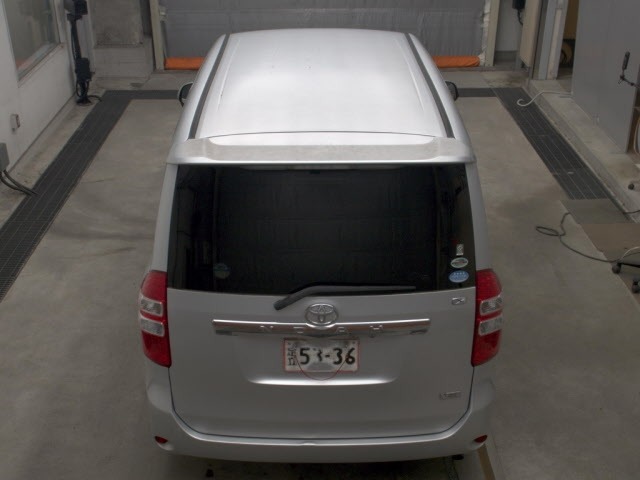 Toyota NOAH 2010 7923779-7