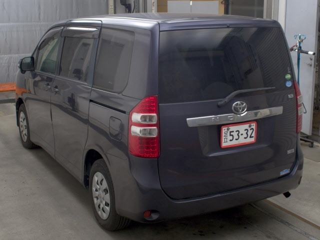 Toyota NOAH 2013 7923786-1