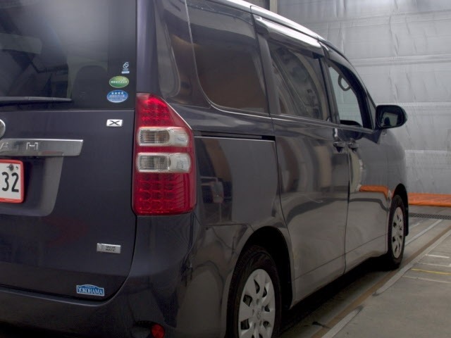 Toyota NOAH 2013 7923786-5