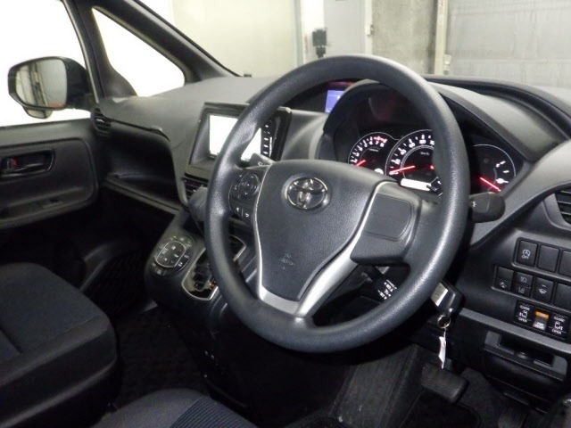 Toyota NOAH 2021 7923796-3
