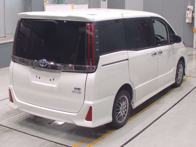Toyota NOAH 2021 7923833-1