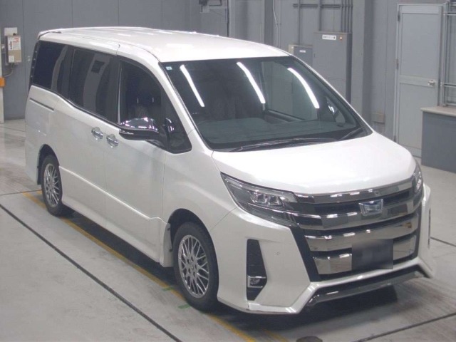 Toyota NOAH 2021 7923833-5