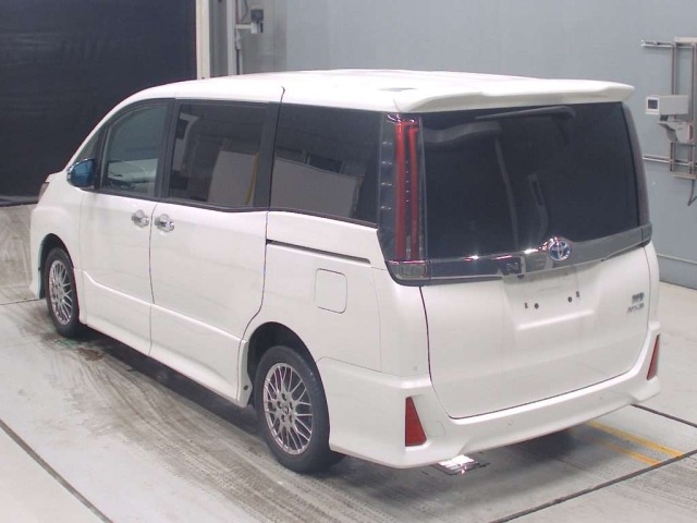 Toyota NOAH 2021 7923833-6