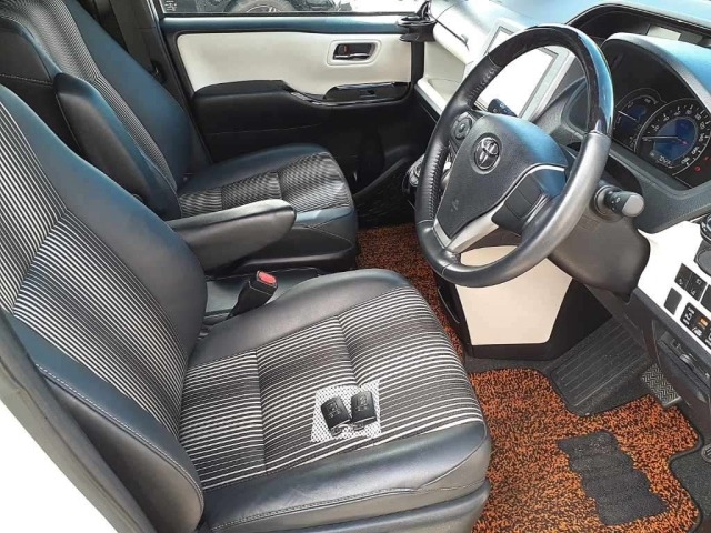 Toyota NOAH 2021 7923833-8