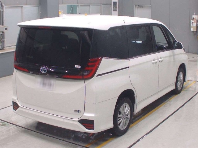 Toyota NOAH 2024 7923838-1