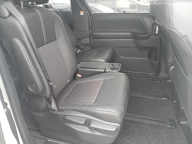 Toyota NOAH 2024 7923838-10