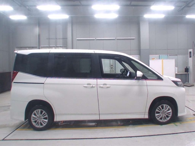 Toyota NOAH 2024 7923838-3