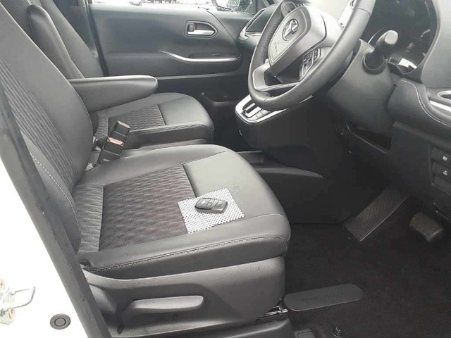 Toyota NOAH 2024 7923838-8