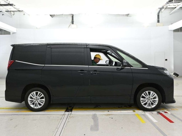 Toyota NOAH 2023 7923849-3