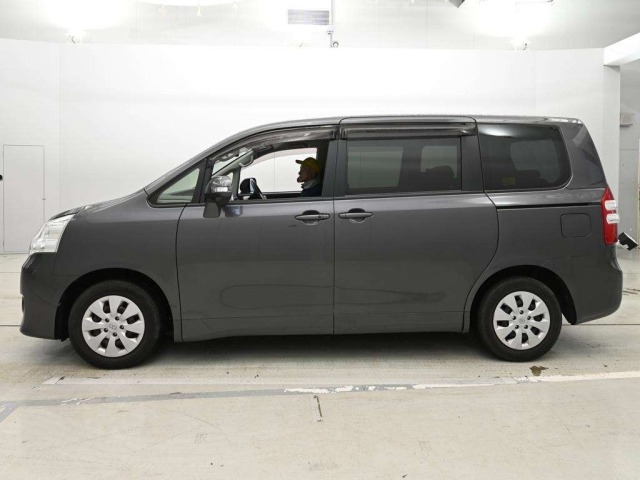 Toyota NOAH 2013 7923852-4