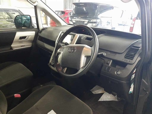 Toyota NOAH 2013 7923852-9