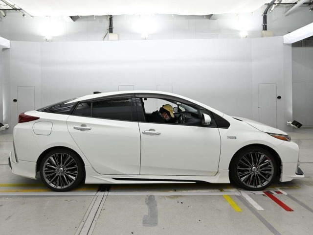 Toyota PRIUS PHV 2017 7923607-3