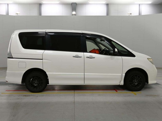 Nissan SERENA 2012 7924100-3