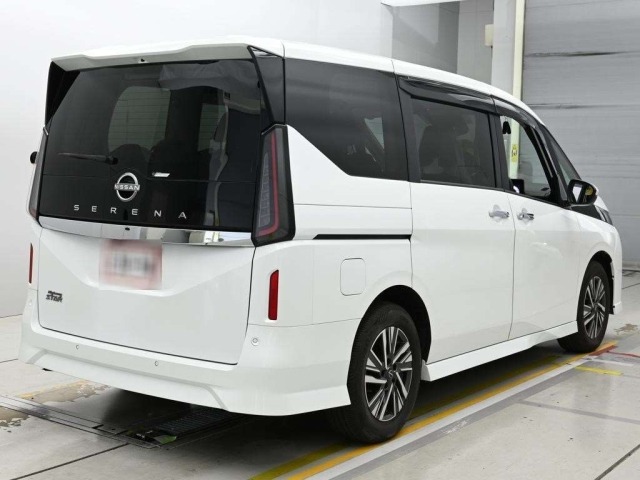 Nissan SERENA 2025 7924159-1