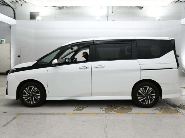 Nissan SERENA 2025 7924159-4
