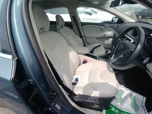 Volvo V40 2013 7910486-10