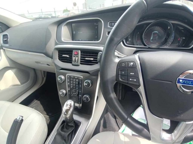 Volvo V40 2013 7910486-11