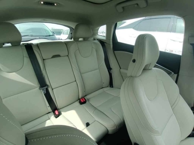 Volvo V40 2013 7910486-12