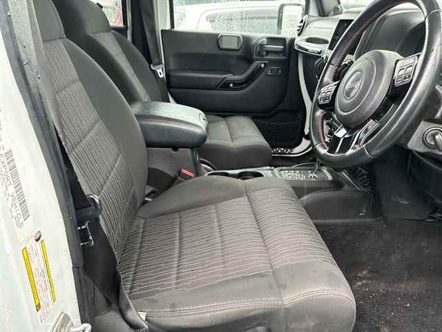Chrysler 300 2012 7943776-7