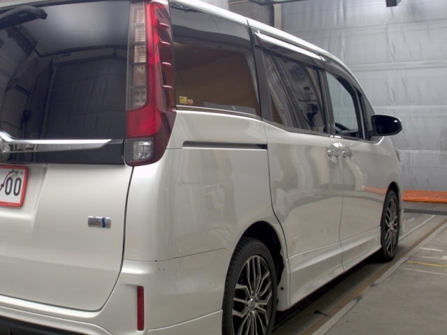 Toyota ESQUIRE 2015 7929457-5