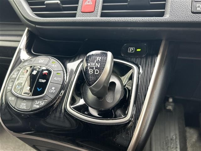 Toyota ESQUIRE 2017 7930031-12